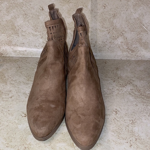 Mark suede like booties size 11 - Picture 2 of 5